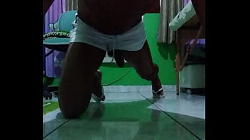 Zeca Sarado Fazendo Flexões