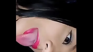 Sacando Lengua Feet.