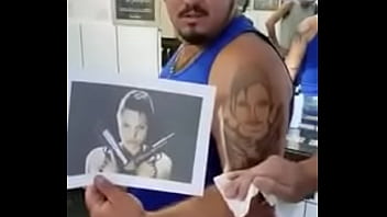 Leao Joga Pelucia Na Ursinha