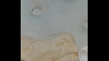 Masturbandome Con Los Pantys De Mi Novia Y Me Vengo En Los De Mi Cuñada