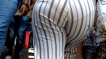 Hermosa Nalgona Marcando Calzón