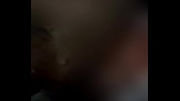 Comendo Gelatina Na Colher De Pau