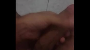 Novinho Varudo Se Masturbando No Banheiro