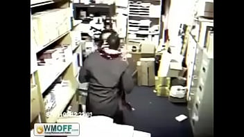 جنس في المخزن ثم ياتي المفاجئة