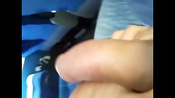 Mais Uma Punheta No Busão.