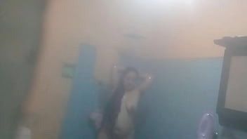 Vuelvo A Grabar A Mi Tia Bañandose