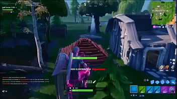 Follando A Dos Chavales Con Mi Enorme Sniper En La Granja Mientras Bailo