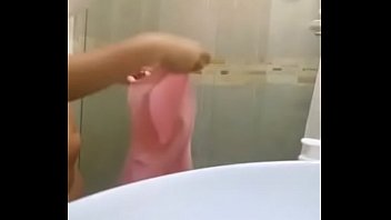 Espiando En El Baño - spy, hiddencam - Video 3357709