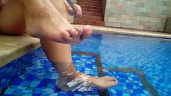 Foot Fetish In Pool. Mature Plays With Her Legs In The Water And Teases You With Wet Feet.