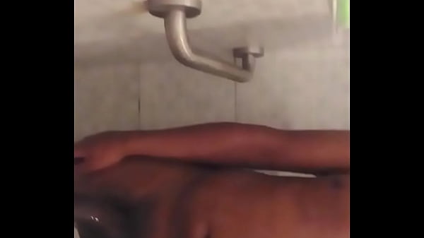 Punheta No Banho - negro, punheta, soloboy - Video 3354768