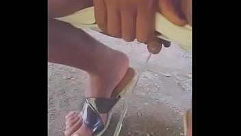 Gizelly Urach Mijando... Outdoor... Piss