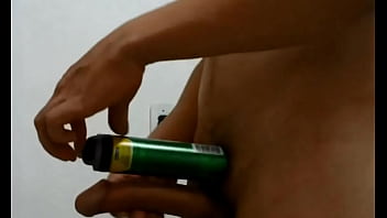 Punheta Comparando Tamanho Do Pau Com Rexona