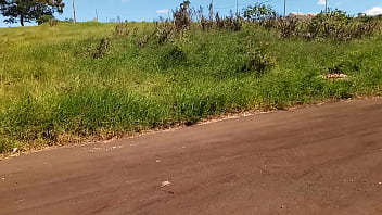 Batendo Uma Punhetinha Numa Rua No Meio Do Nada