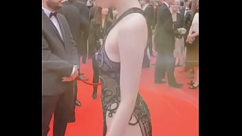 Ngọc Trinh Khoe Vòng 3 Sexy Tại Cannes
