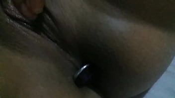 Siririca Com Plug No Rabinho