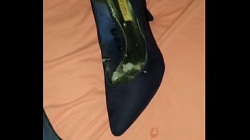 Gozando Escondido No Sapato Scarpin Mariota Da Prima De Madrugada!