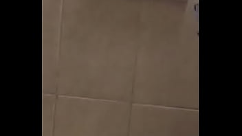 Moreno Dotado Acariciando Membro