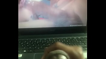 Batendo Uma Assistindo Filme