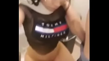 Terapeuta Se Folla A Su Linda Paciente En El Baño