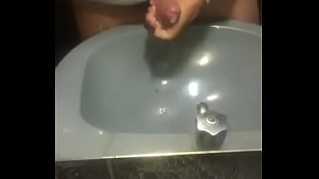 Não Aguentou De Tesão E Teve Que Gozar Na Pia 2 Da Manhã