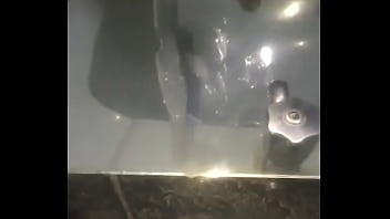 Não aguentou de tesão e teve que gozar na pia 2 da manhã (parte2)