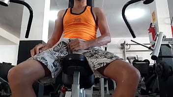 Com Tes_o Na Academia - Meu Pau Tava Estourando De Tão Duro Na Academia. Tive Que Tirar A Tora Pra Fora