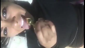 Novinha Delicia Brincando Com A Buceta