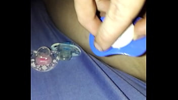 Il Frotte Sa Tétine Sur Son Pénis