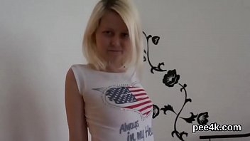 Striking Stunner Gets Her Wet Muff Complete Of Warm Pee And Blasts