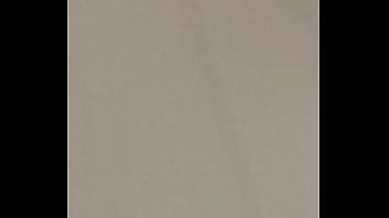 Bajo Falda En Agencia Nissan