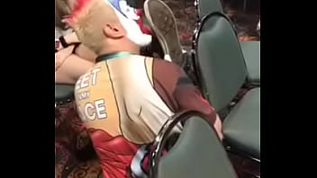 Worshiping Converse Sneakers At The 2018 Dcg Con