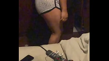 Gordita Tragándose El Short Y Le Queda Bien Metido