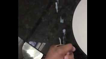 Batendo Um Bolo No Meio Da Tarde