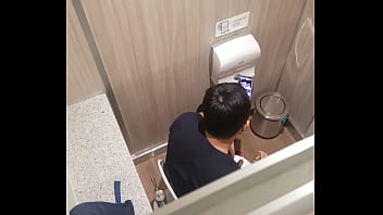 Ai biểu em ngồi trong đó l_u quá làm anh đợi hoài