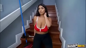 Sirvienta Latina Queda Refollada