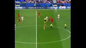 Gostosa Safada Invadindo O Campo Na Final Da Champions