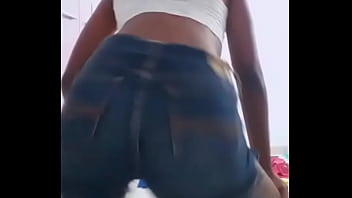 Novinha Gostosa, Rebolando A Bunda!