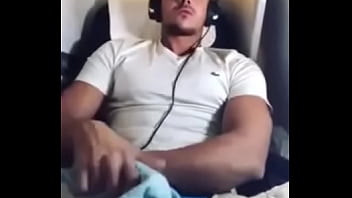 Diego Barros Enseña El Paquete