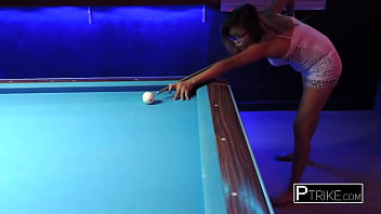 Turning Horny Filipina Smash Her Pussy