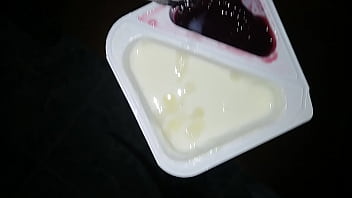 Eyaculando En Yogurt