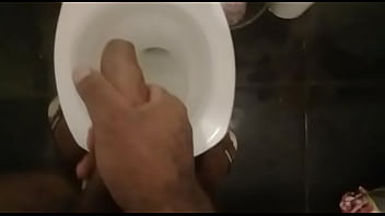 Ligou O Choveiro Pra Ninguém Escutar O Gemido Da Gozada No Vazo