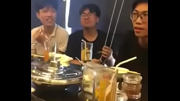 Cậu học trò vừa thủ d_m vừa cười lồn múp ngọt nước ngon đáo để (QXT)