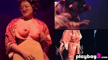 Ebony Womans Show How To Satisfy Herself With A Stone