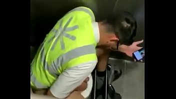 Carinha De Uniforme Batendo Uma