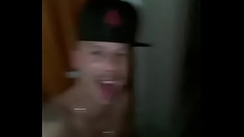 Dando Na Janela Do Hotel