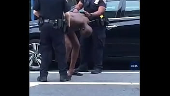 Naked Man In Harlem/loco Hombre Hombre Pasea Desnudo