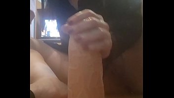 Mimi Enfiando Um Consolo Enorme No Cu