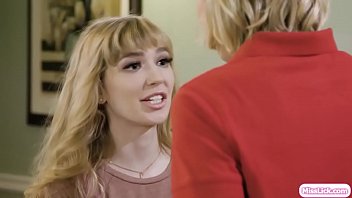 Hot Blonde Licks And Fingers Her Sexy Gf