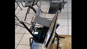 2 Mesabacos Teniendo Sexo Intenso En Salón Escolar