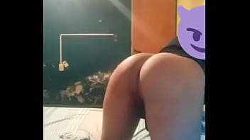 Mostrando Mi Cola Recién Depilada